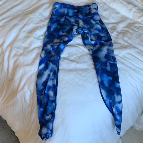 Lululemon leggings🦋 - Picture 2 of 3